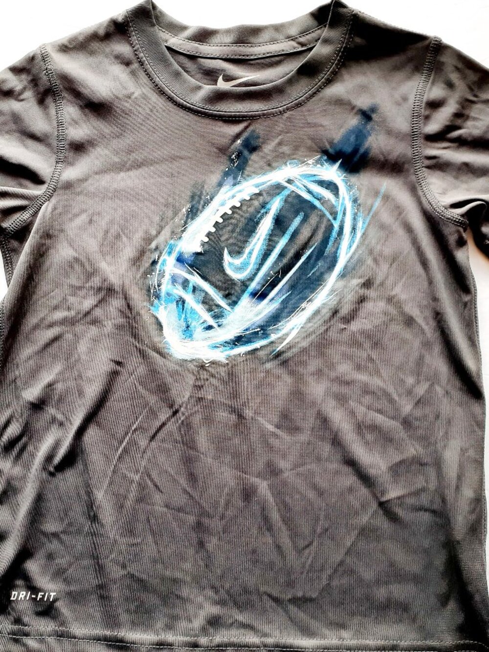 Nike Boys T-Shirt Gray Football Dri Fit Active Short Sleeve Performance Size 7